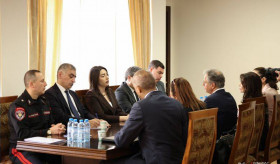 Ոստիկանության գվարդիայում պատրաստվածությունն ու կազմակերպվածությունը բարձր մակարդակի վրա են․ ՆԳ նախարարն ընդունել է ԵԽ Ծրագրերի համակարգման տնօրենին